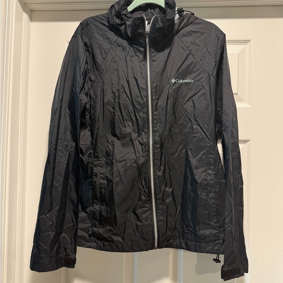 Columbia Black Lightweight Jacket with Hood and Water-Resistant Fabric - Picture 1 of 5